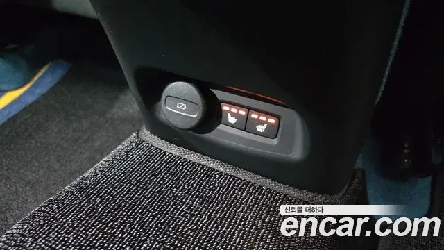 Volvo C40 Recharge 2022 — Şəkil 22/33