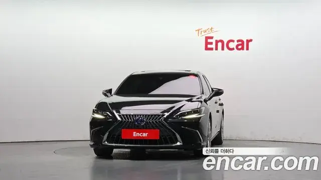 Lexus ES300h 2022 — ფოტო 26/38