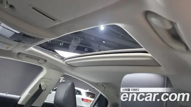 Lexus ES300h 2022 — ფოტო 8/38
