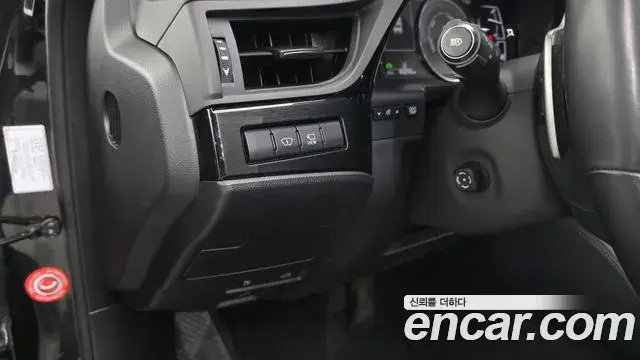 Lexus ES300h 2022 — ფოტო 23/38