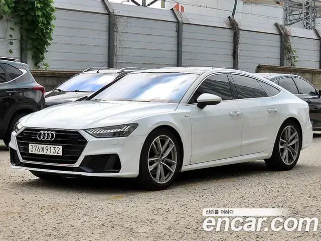 Audi A7 2020 — Фото 1/20