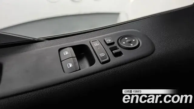 Hyundai Staria 2025 — Photo 4/32
