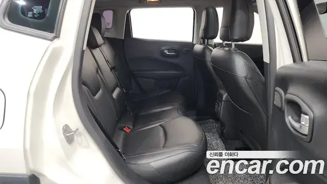 Jeep Compass 2019 — Фото 11/20