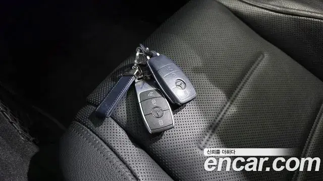 Mercedes-Benz GLE-Class 2021 — ფოტო 15/20