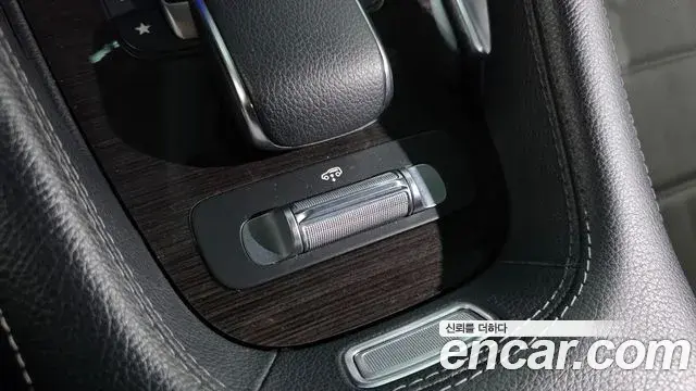 Mercedes-Benz GLE-Class 2021 — ფოტო 16/20