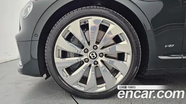 Bentley Flying Spur 2021 — ფოტო 20/35