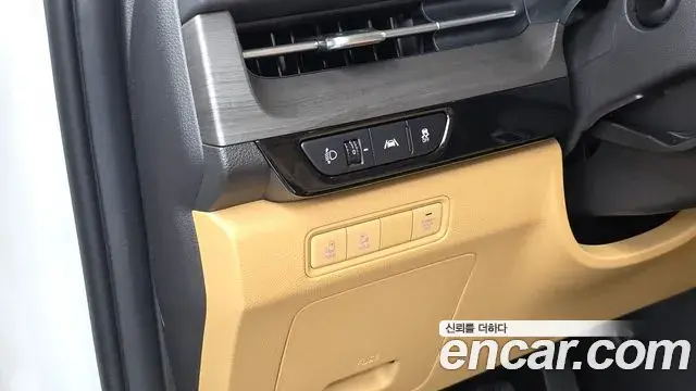 Kia Carnival 2023 — Фото 17/20
