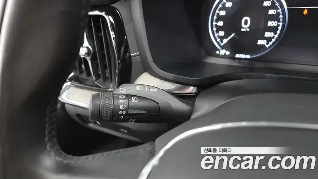 Volvo S60 2019 — Photo 20/33