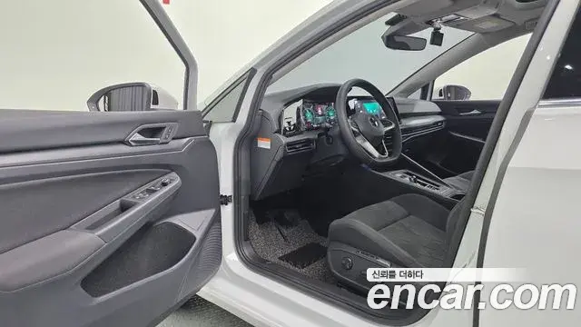 Volkswagen Golf 2022 — ფოტო 18/20
