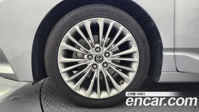 Toyota Avalon 2019 — Photo 20/20