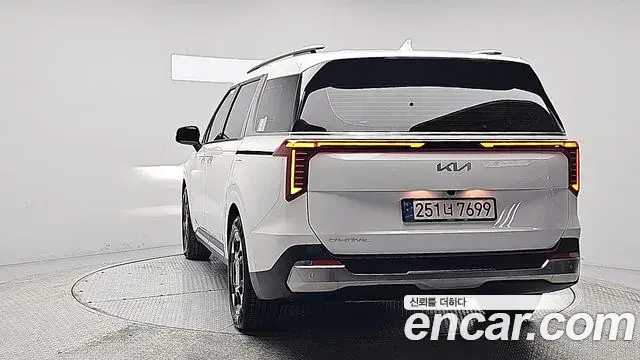 Kia Carnival 2024 — Photo 2/19