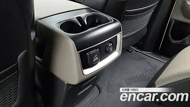 Kia Carnival 2024 — Photo 18/19