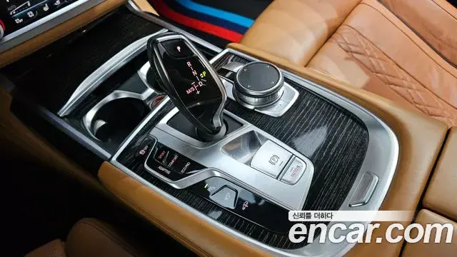 BMW 7 Series 2018 — Photo 9/20