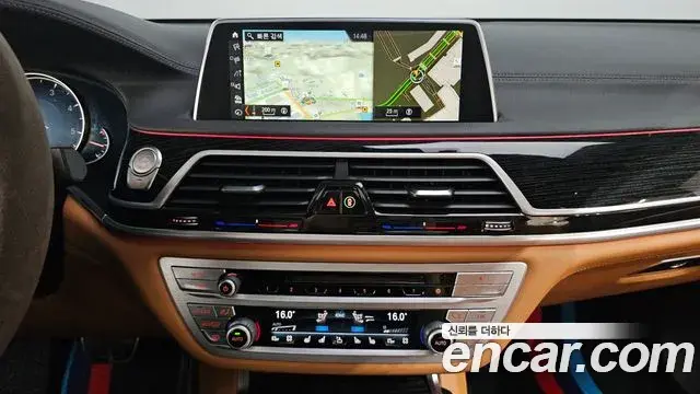 BMW 7 Series 2018 — Photo 12/20