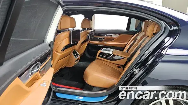 BMW 7 Series 2018 — Photo 19/20
