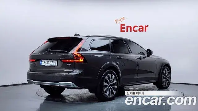 Volvo V90 Cross Country 2023 — Şəkil 27/35