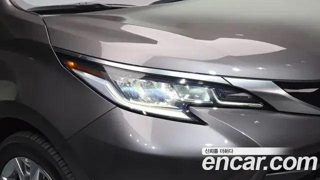 Toyota Sienna 2022 — Şəkil 23/36