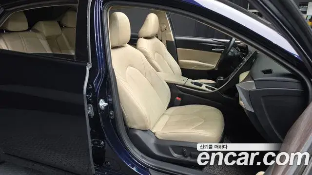 Toyota Avalon 2021 — Photo 12/20