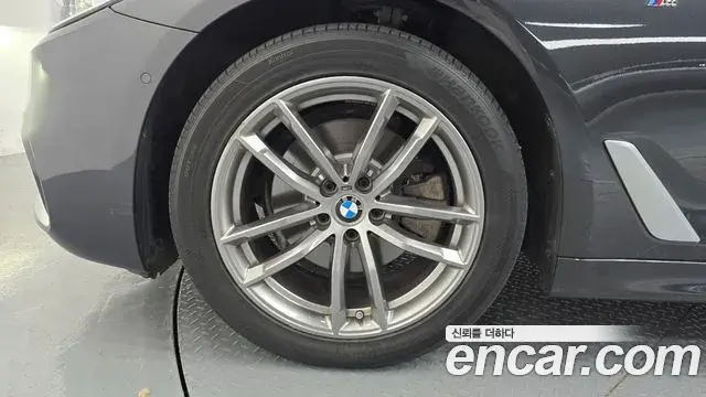 BMW 5 Series 2018 — Фото 4/20