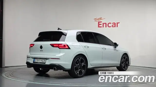 Volkswagen Golf 2025 — Şəkil 2/20