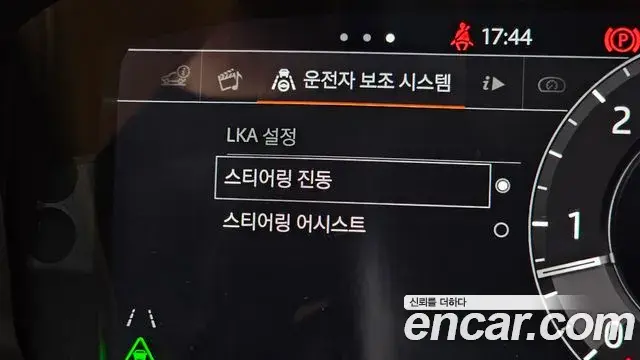 Land Rover Range Rover Velar 2018 — Şəkil 10/39