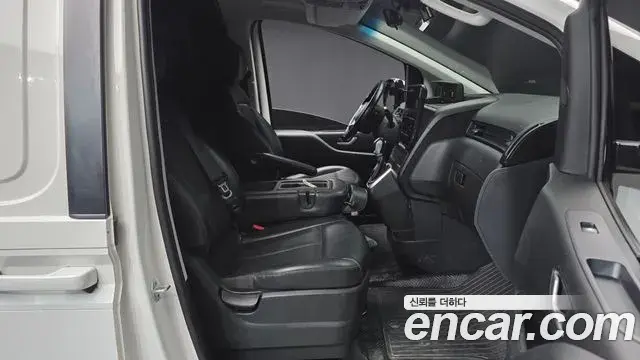 Hyundai Staria 2022 — Фото 11/20