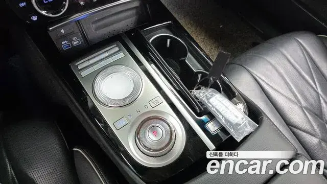 Genesis Electrified G80 2020 — Photo 13/20