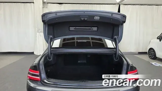 Genesis Electrified G80 2020 — Photo 18/20