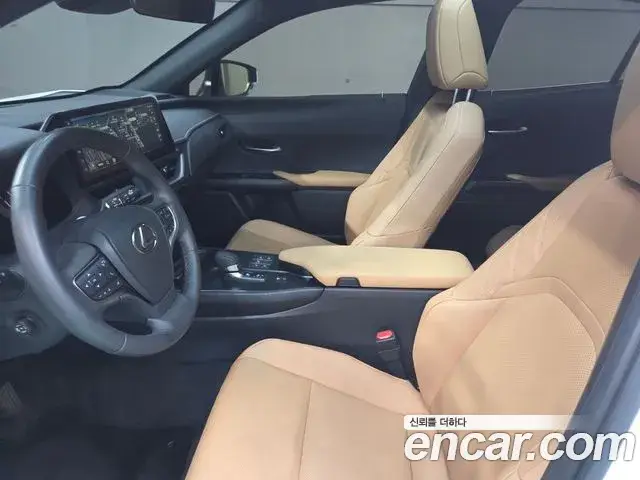 Lexus UX300h, 2025