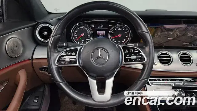 Mercedes-Benz E-Class 2019 — Фото 12/20