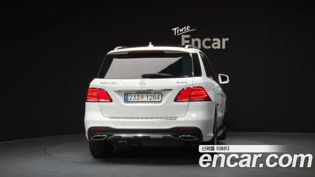 Mercedes-Benz GLE-Class 2018 — Şəkil 10/20