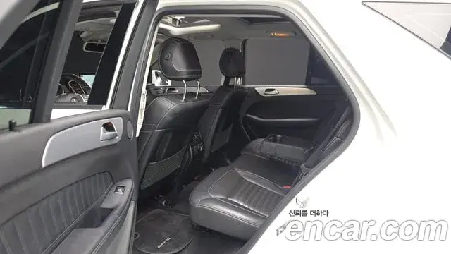 Mercedes-Benz GLE-Class 2018 — Şəkil 19/20
