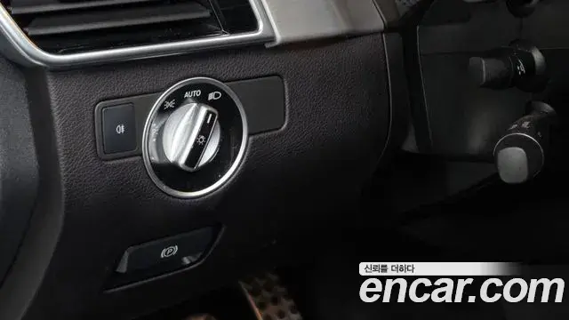 Mercedes-Benz GLE-Class 2018 — Şəkil 12/20