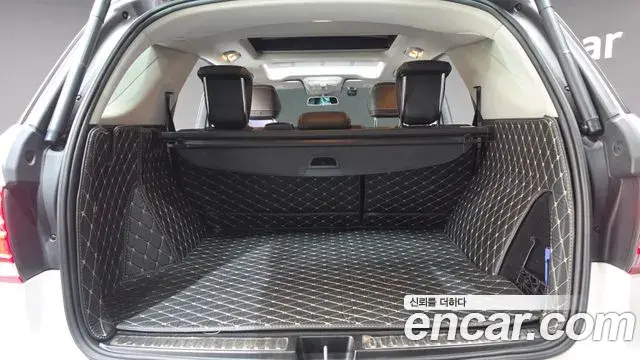 Mercedes-Benz GLE-Class 2018 — Şəkil 8/20