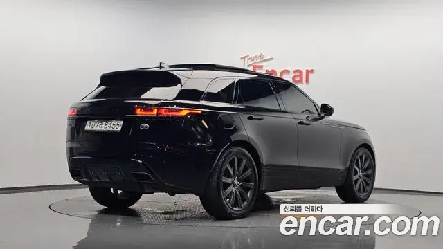 Land Rover Range Rover Velar 2018 — ფოტო 31/36