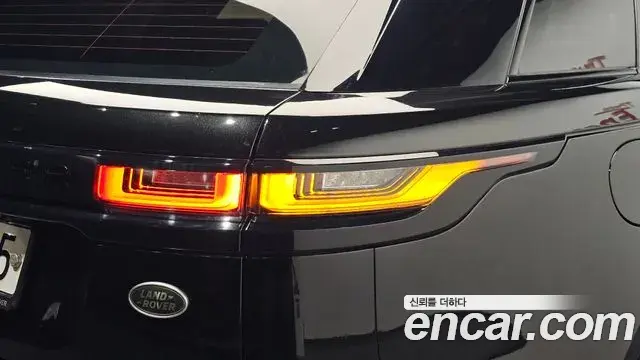 Land Rover Range Rover Velar 2018 — ფოტო 2/36