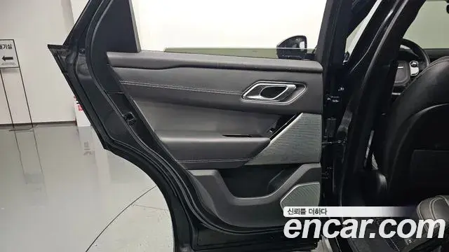 Land Rover Range Rover Velar 2018 — ფოტო 20/36