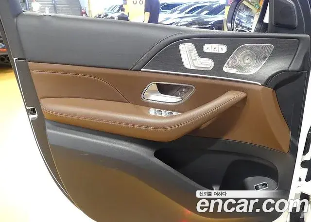Mercedes-Benz GLE-Class 2024 — Фото 10/20