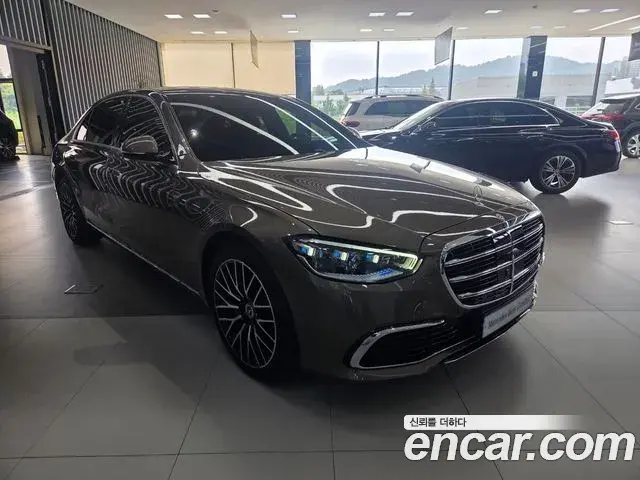 Mercedes-Benz S-Class 2025 — Фото 6/19