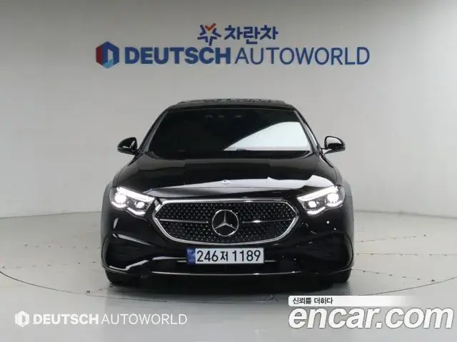 Mercedes-Benz E-Class 2025 — Photo 3/20