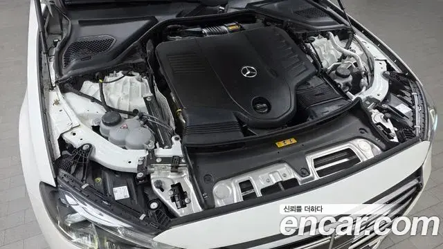 Mercedes-Benz E-Class 2024 — Photo 6/20