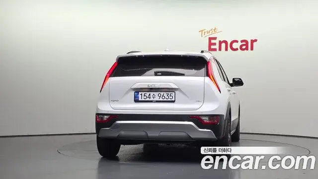 Kia Niro 2022 — Фото 4/20