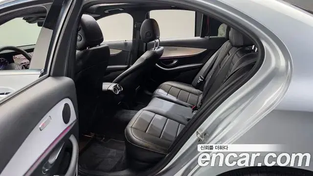 Mercedes-Benz E-Class 2021 — Фото 11/20