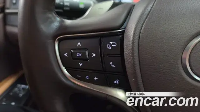 Lexus ES300h 2021 — Photo 16/20