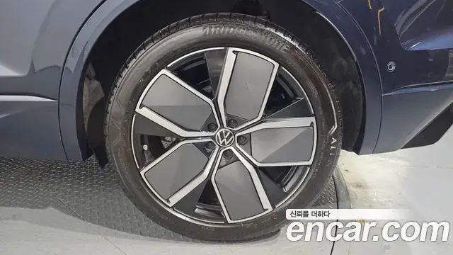 Volkswagen Touareg 2024 — Şəkil 32/40
