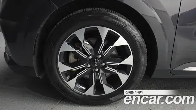 Kia Carnival 2023 — Фото 5/20
