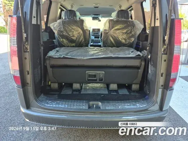 Hyundai Staria 2025 — Photo 18/20