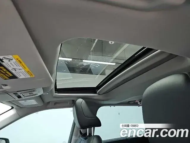 Toyota Highlander 2023 — Photo 19/19