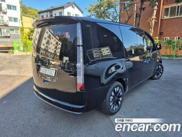 Hyundai Staria 2025 — Photo 1/20