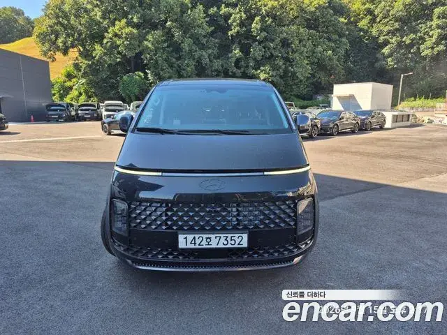 Hyundai Staria 2025 — Photo 2/20